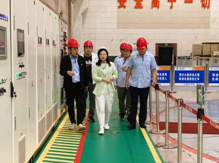 陳印輝檢查指導(dǎo)江埡電站安全生產(chǎn)工作并看望慰問(wèn)節(jié)日期間值班員工