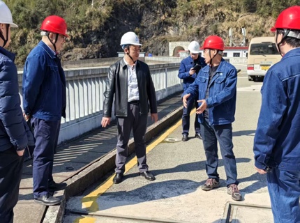 公司領(lǐng)導(dǎo)帶隊(duì)到公司所屬水庫開展防汛備汛檢查